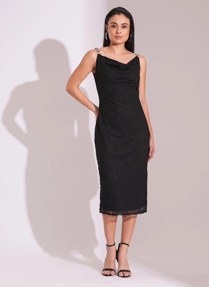 جلو باص فستان سهرة ميدي ضيق بياقة متدلية وفتحات جانبية من جلوبس